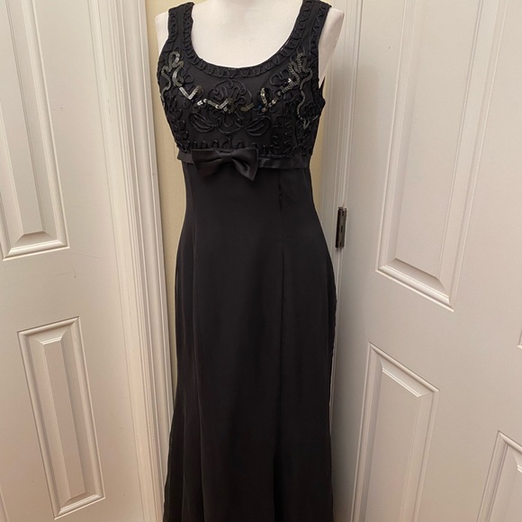 GW Navy Blue Sequence Formal Evening Gown Size 6 - Picture 3 of 16